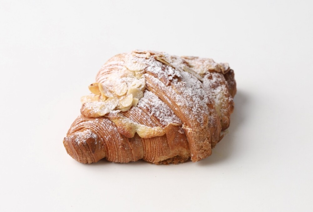 كروسان لوز /Almond Croissant