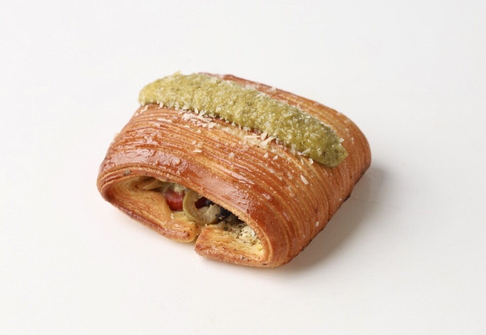 دنش بيستو و طماطم/Pesto and tomato danish